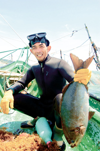 定置網漁(奥武島)嶺井　尚人さん