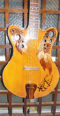 琉球松でギターを自作