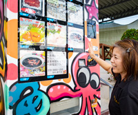 アイデア店主が手がける！ 魚の自販機