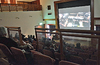 映画館のない名護で上映会!?