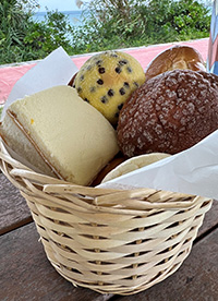 “糸満市のソウルフード、ハマキョーパン!?"