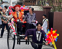 “那覇の街を走る本格人力車！？"