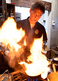 鉄板カフェダイニング 路地裏
